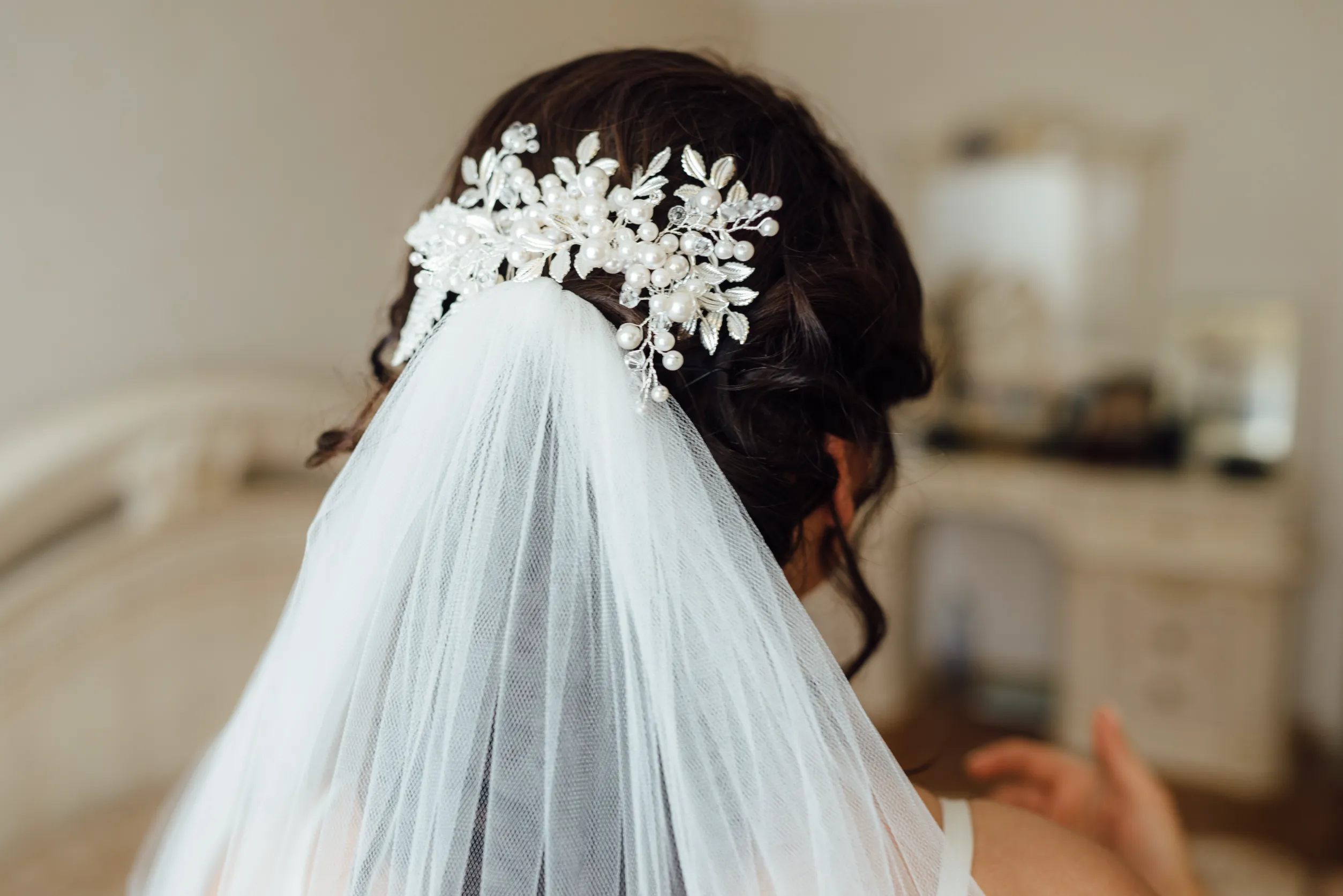 barrettes de cheveux et voile de mariée