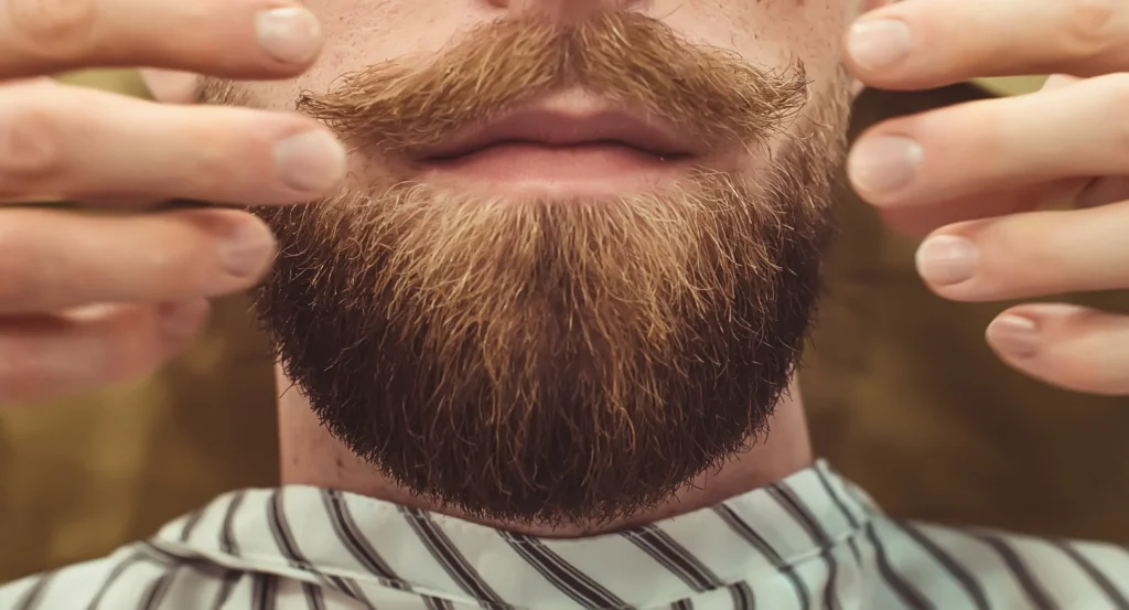 homme élégant avec une barbe bien taillée